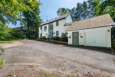 St. Johns Road, Crowborough, TN6 1RT