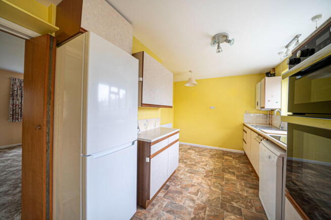 Woodlands, Overton, Basingstoke, RG25 3HN photo 4