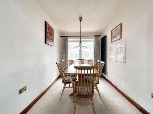 LOUNGE/DINING ROOM