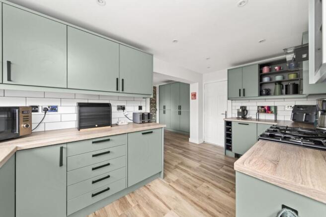 4 bed Detached for sale Image 7