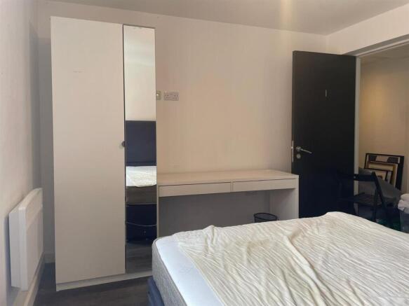 6 bed Flat to rent Image 10
