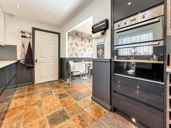 4 bed Detached for sale Image 9