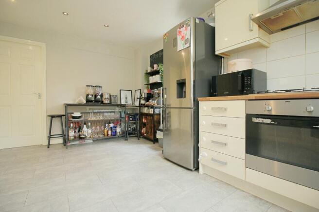 3 bed Semi-Detached for sale Image 12
