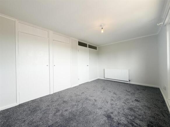2 bed Apartment to rent Image 12