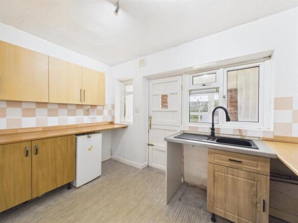 Kitchen: