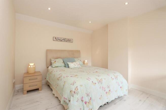 Bed2.jpg