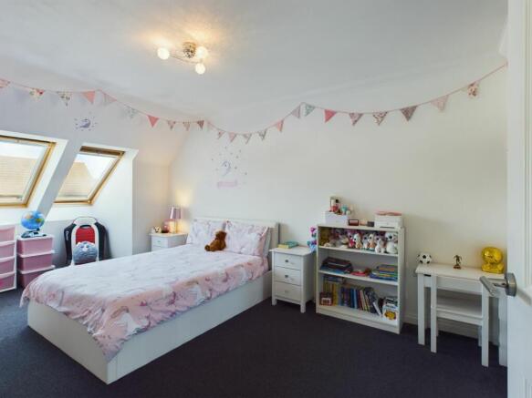 Double bedroom with mirrored double wardrobes