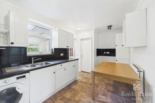 3 bed Semi-Detached to rent Image 4