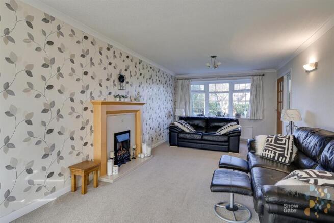 4 bed Detached for sale Image 6