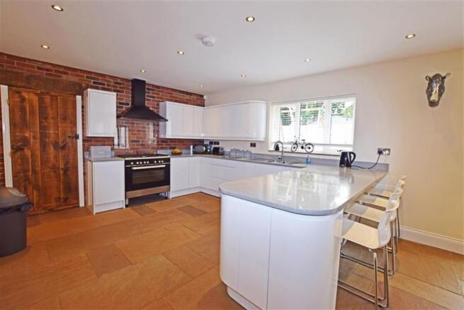 KITCHEN/DINER/LIVING