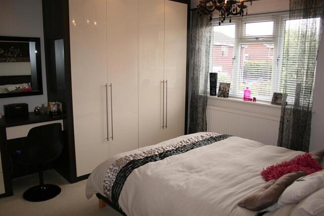 bedroom1.JPG