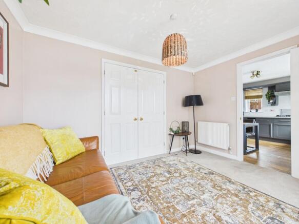 4 bed Detached for sale Image 9
