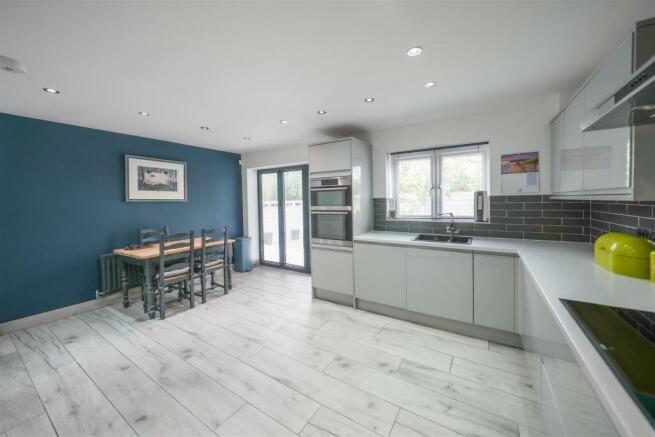 KITCHEN / DINING AREA