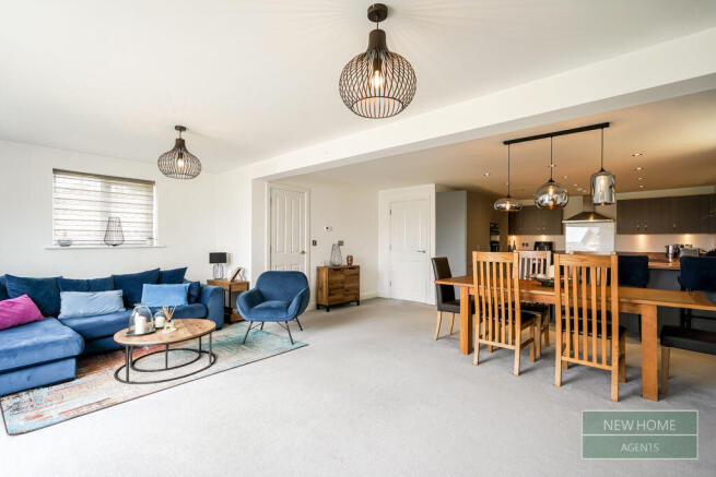 4 bed Detached for sale Image 8