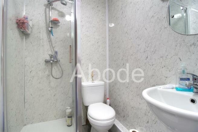 4 bed Flat to rent Image 9
