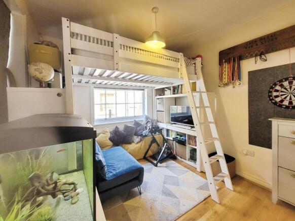 2 bed Flat for sale Image 7