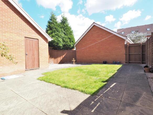 Enclosed Rear Garden 032
