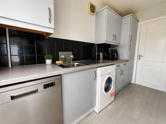 4 bed Detached for sale Image 3