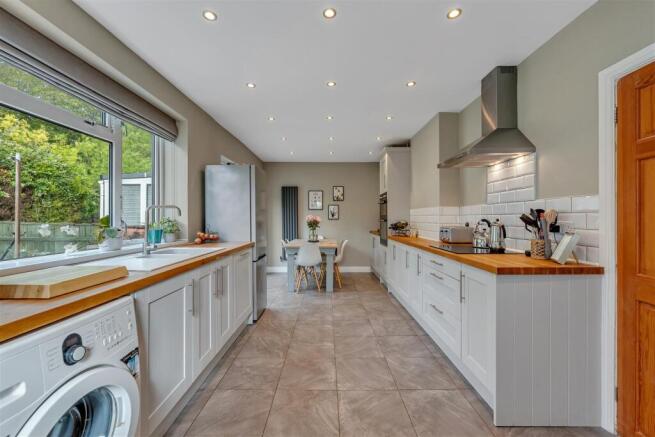 Dolman Close, Henbury Kitchen 4.jpg