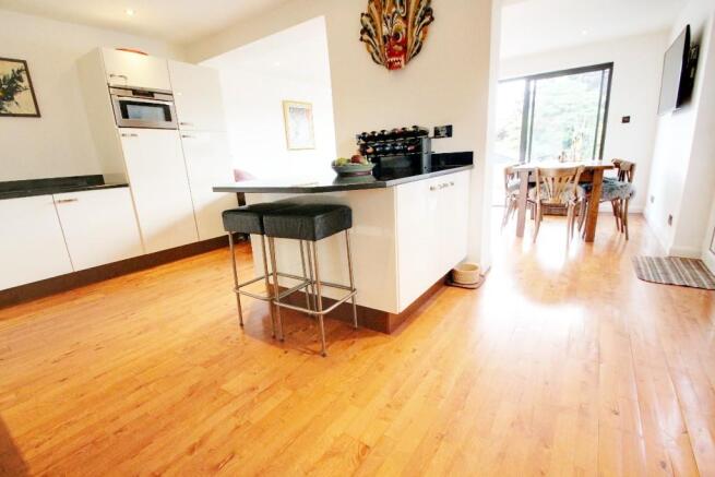KITCHEN/FAMILY