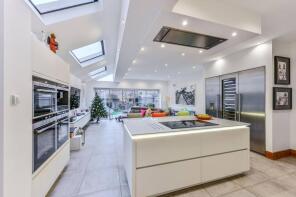 22, Finsen Road, London SE5 9AX