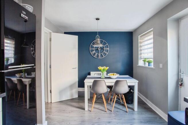 4 bed Town House for sale Image 5