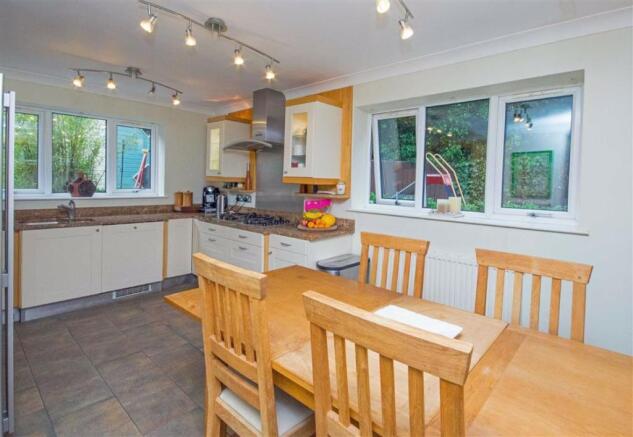 KITCHEN DINER