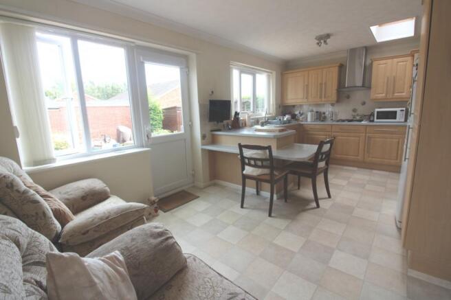 kitchen/breakfast ro