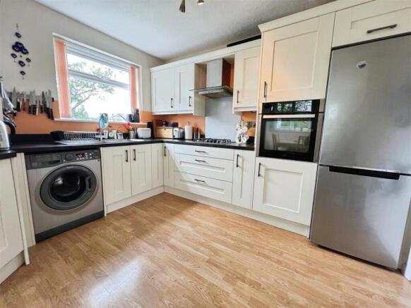 3 bed Semi-Detached for sale Image 8