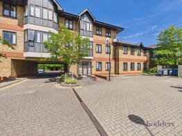 Flat 10, Roman House, Hanworth Lane, Chertsey KT16 9FP