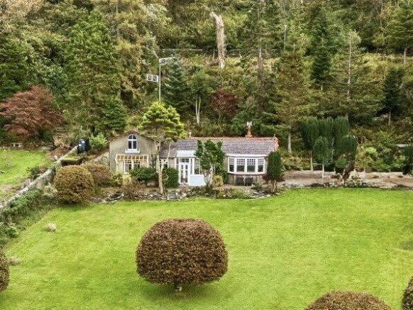 4-bed detached on Shore Road, Cove, Argyll & Bute, G84, £335,000