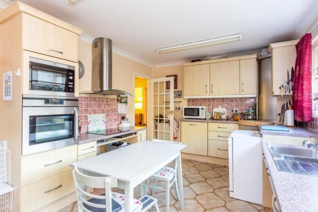 Kitchen/Breakfast...