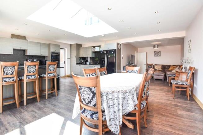 Lounge/Dining Room