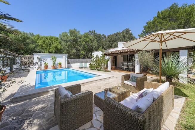 Pool and Exterior (3