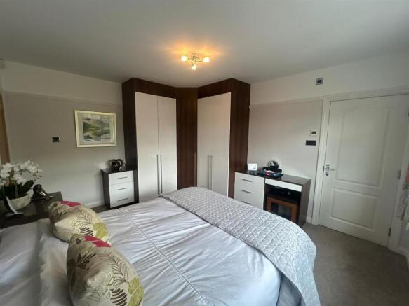 Preesall Avenue, Heald Green, Cheadle photo 5