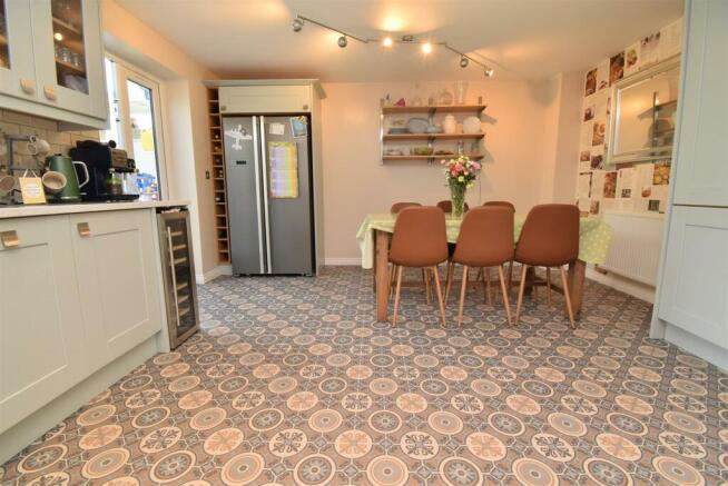 KITCHEN DINER