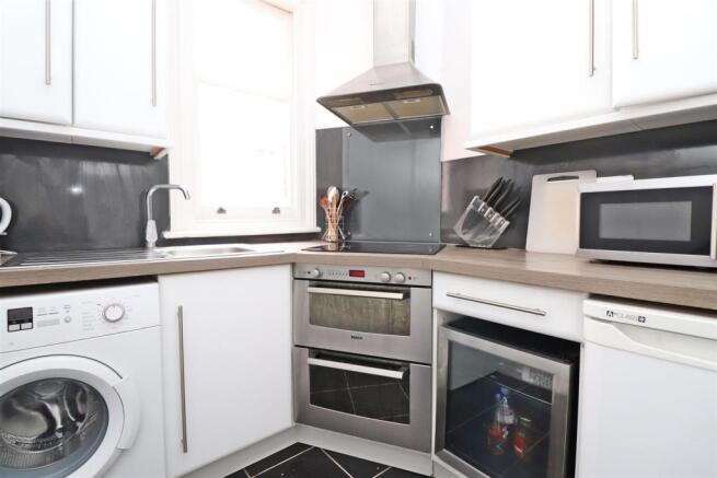 58c kitchen.JPG