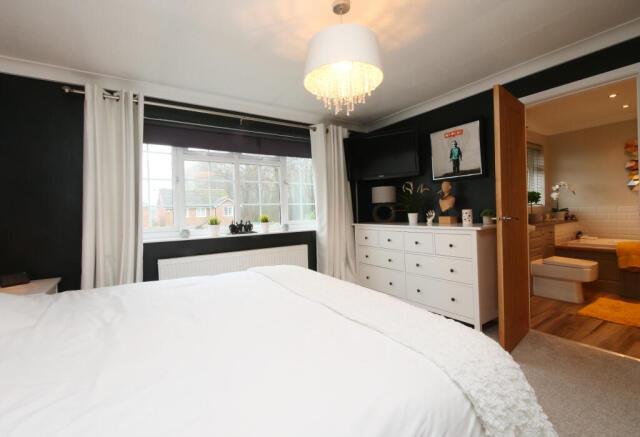 Master Bedroom To En-suite