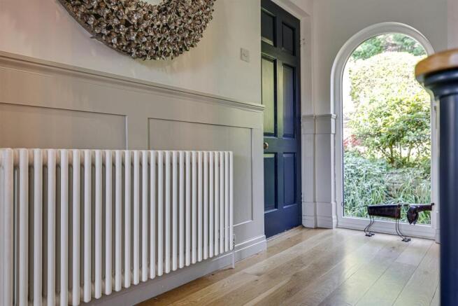 5 bed Detached for sale Image 6