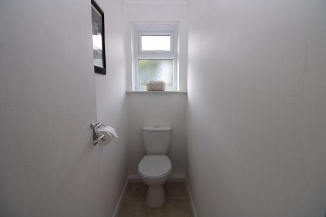 GUEST CLOAKROOM