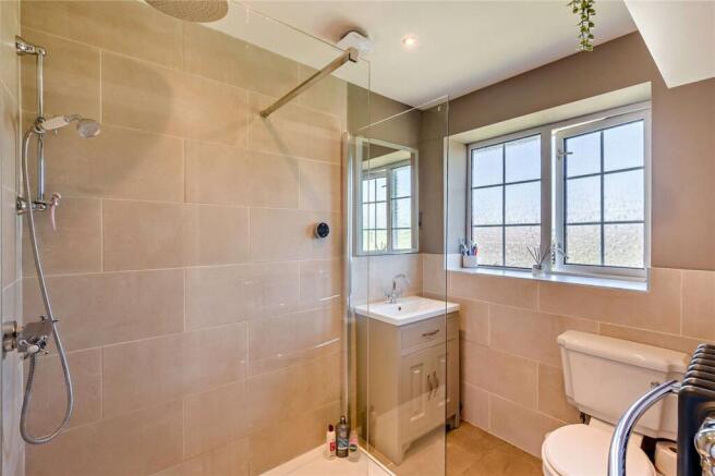 6 bed Detached for sale Image 10