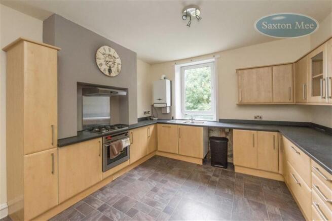 WELL PROPORTIONED DINING KITCHEN