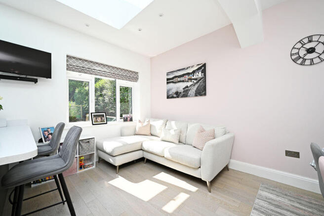 4 bed Detached for sale Image 11