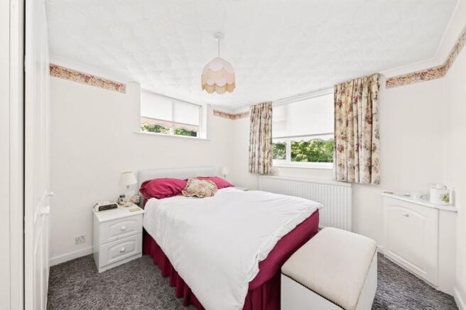 4 bed Semi-Detached for sale Image 11