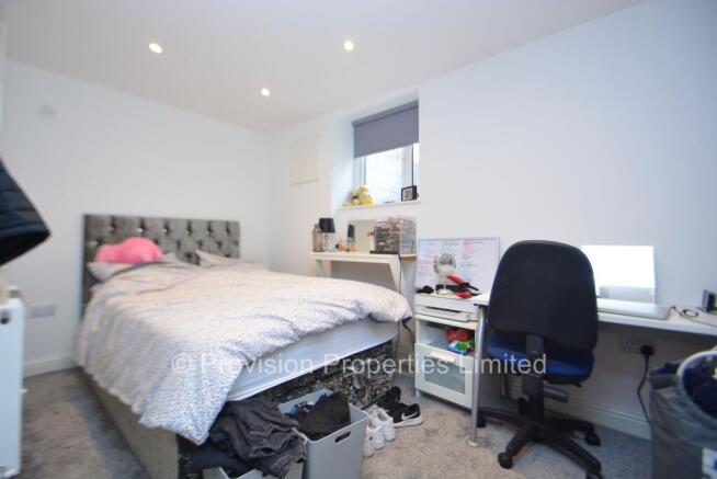6 bed Terraced to rent Image 4