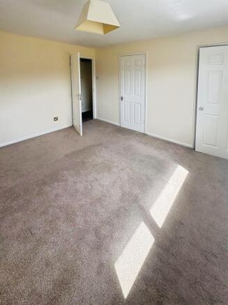 4 bed Semi-Detached for sale Image 9