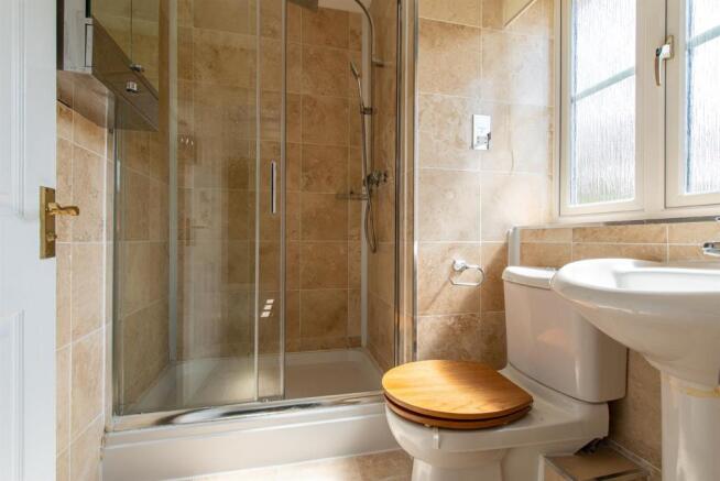 1 Rooks View bedroom1 ensuite.jpg