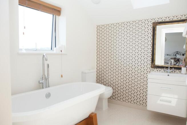 En Suite Bathroom.jpg