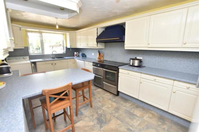 Kitchen / Breakfast Room
