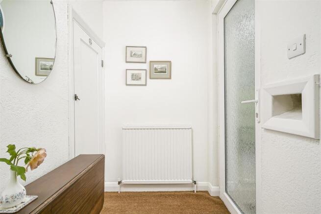 house-duncan-road-burgh-heath-103.jpg